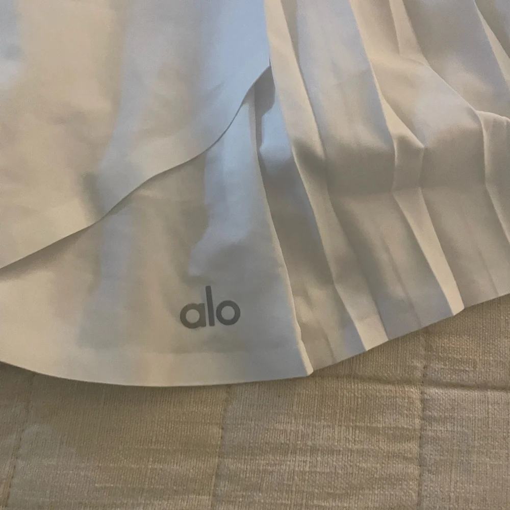 ALO Yoga Women's White Pleated Skirt